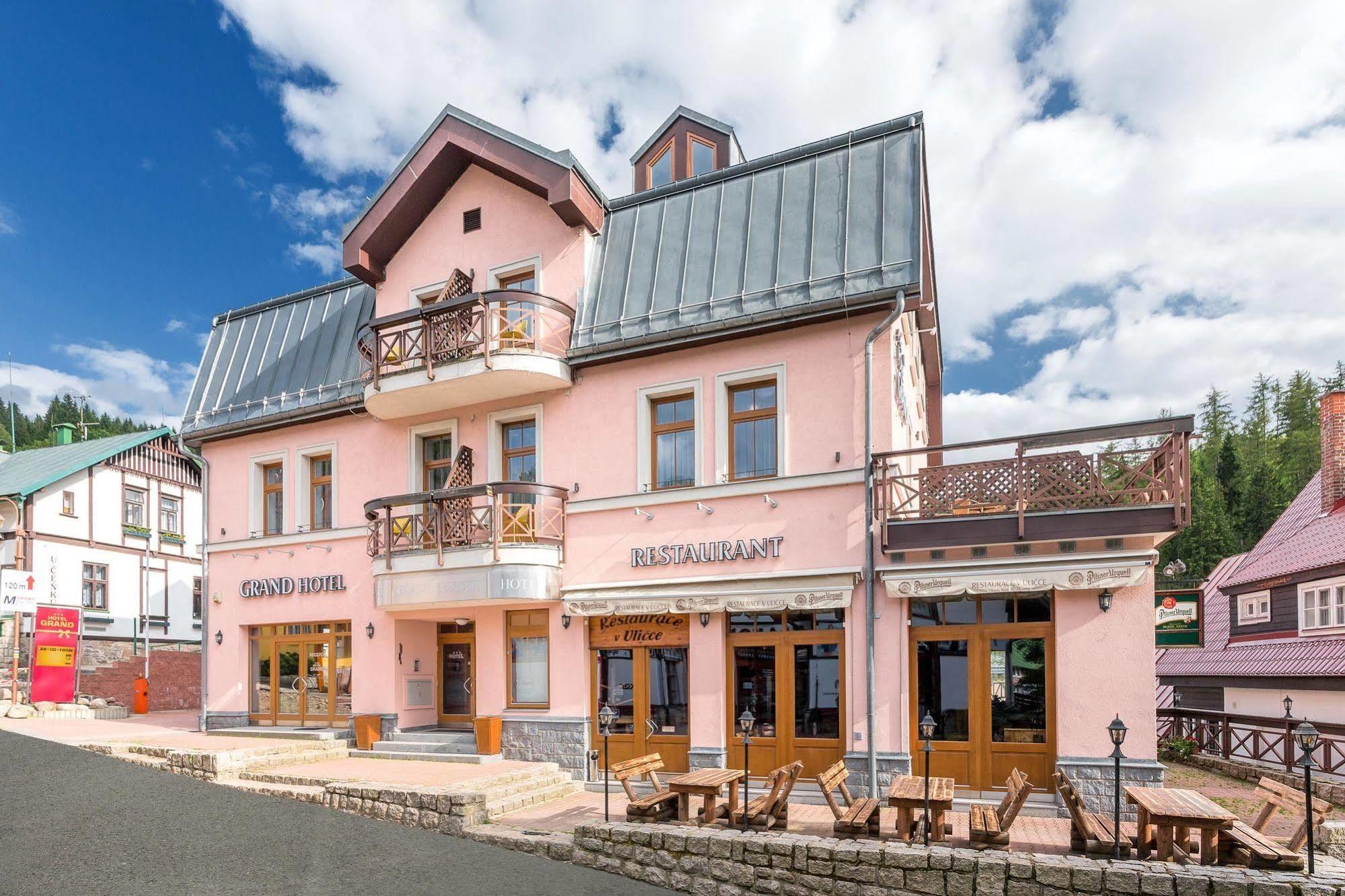 格兰德酒店 Špindlerŭv Mlýn 外观 照片